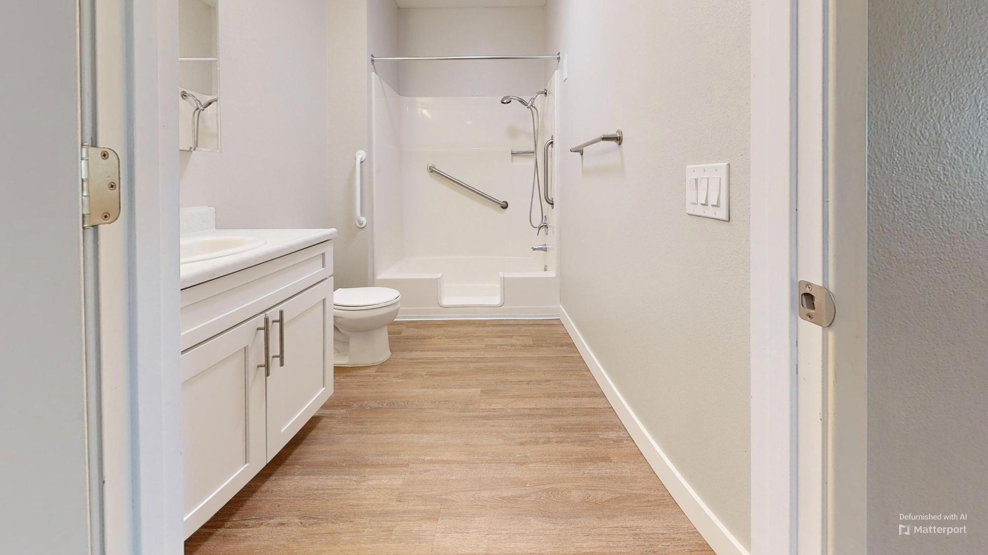 Hilltop-Estates-IL-1-bed-540-sqft-Bathroom--2