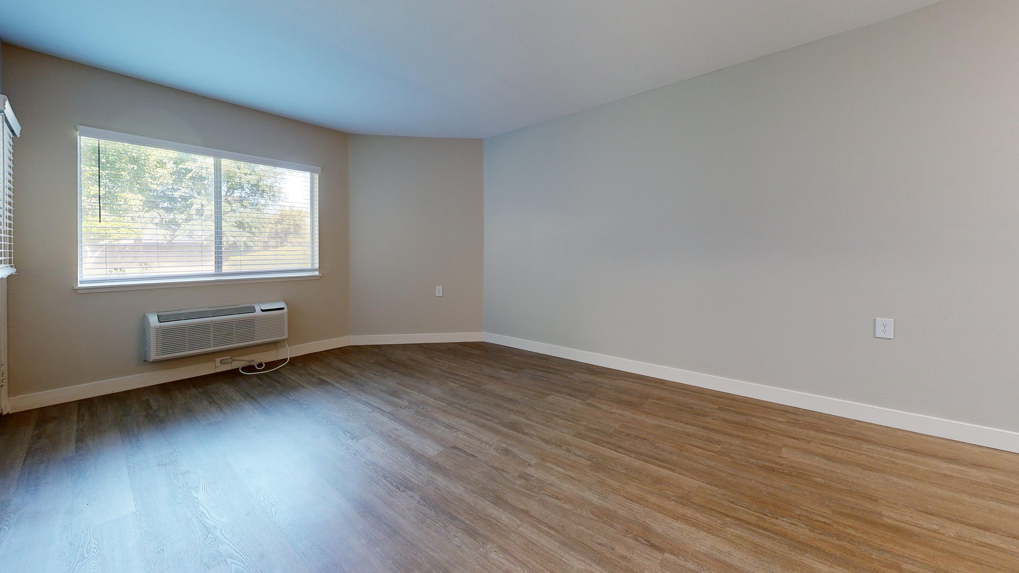 Hilltop-Estates-IL-1-bed-540-sqft-Living-Room-1