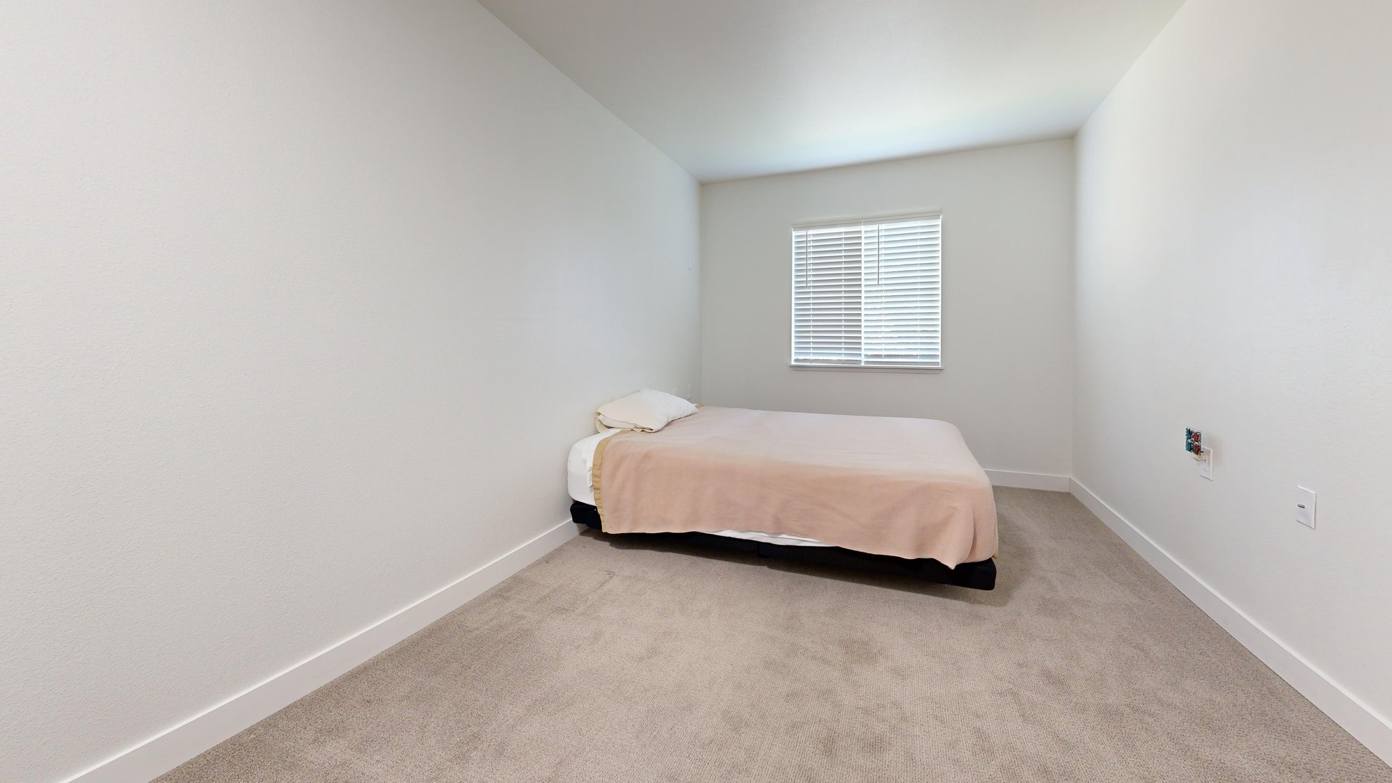 Hilltop-Estates-IL-1-bed-545-sqft-Bedroom-1