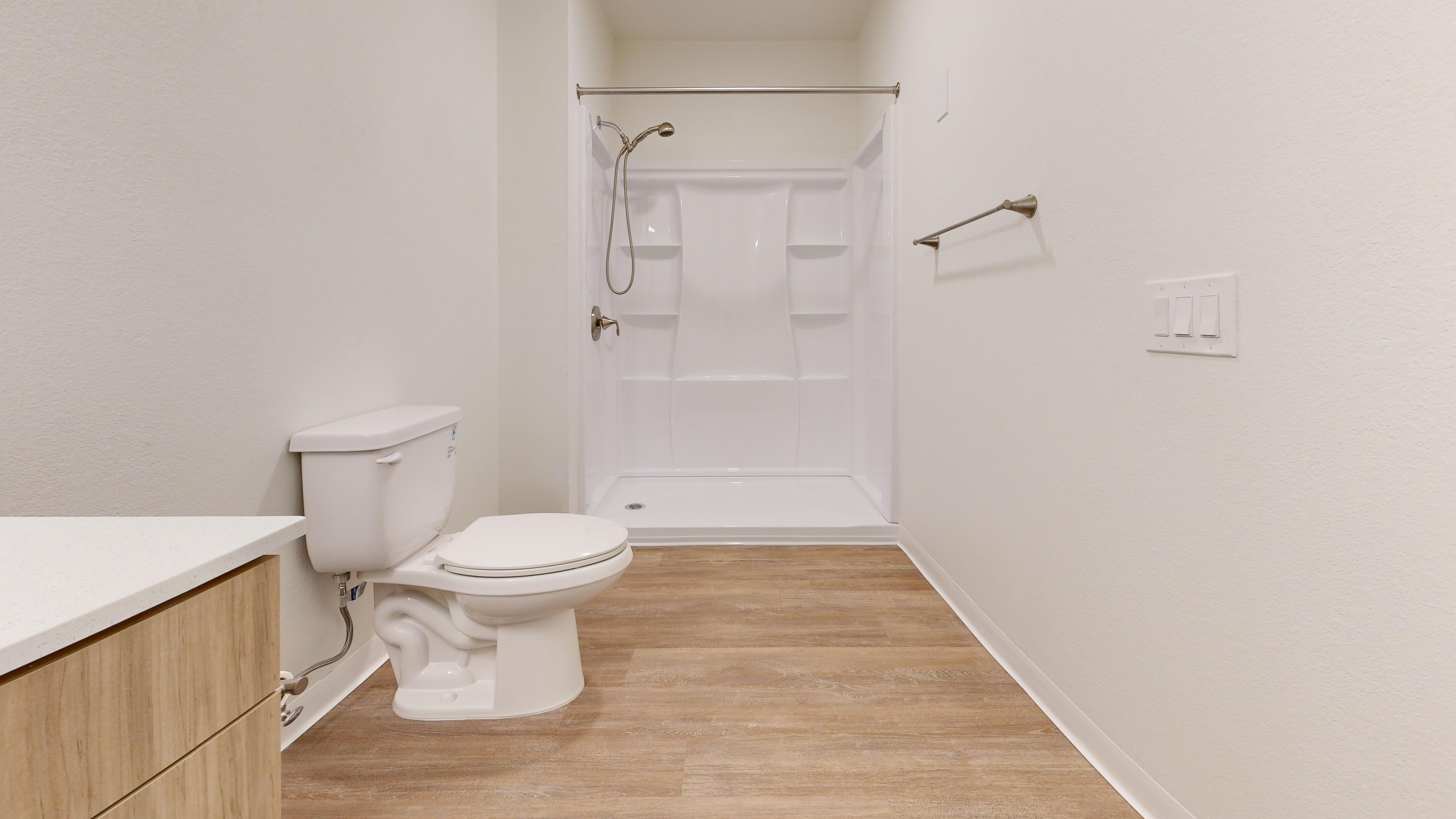 Hilltop-Estates-IL-2-bed-760-sqft-Bathroom