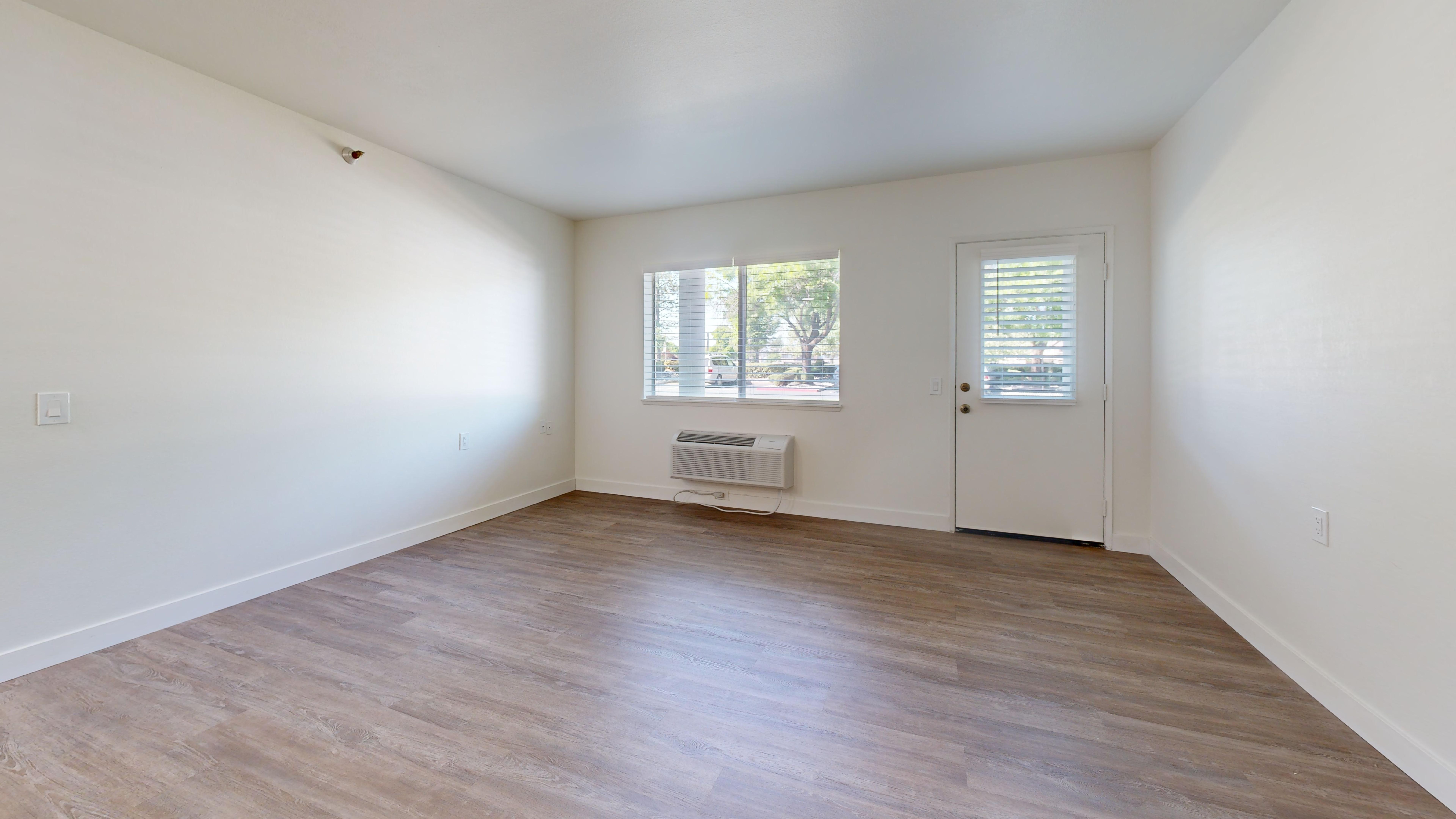 Hilltop-Estates-IL-2-bed-760-sqft-Living-Room