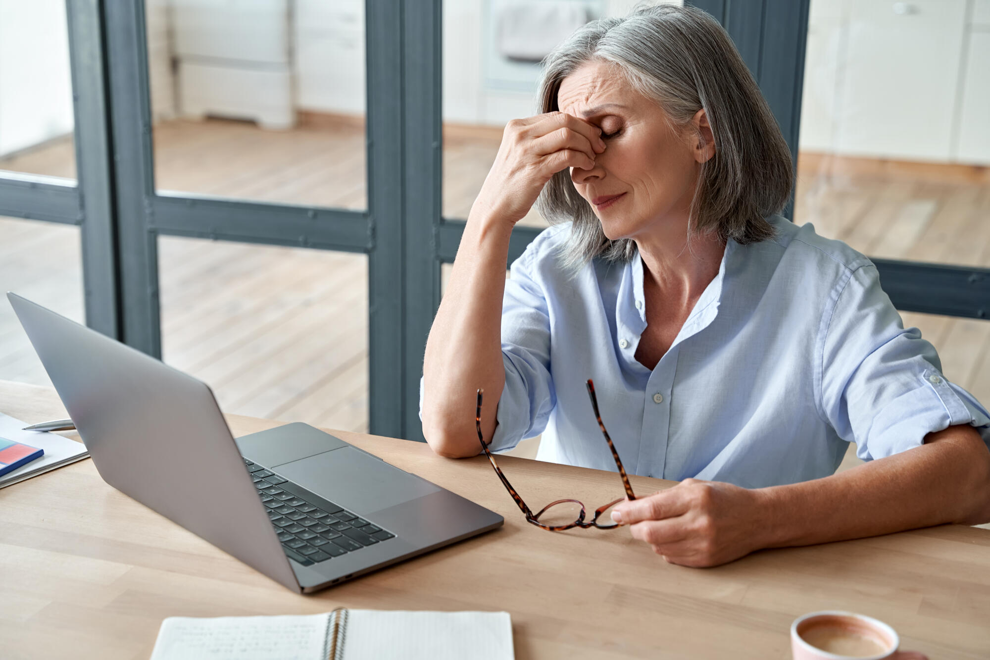 Can Dry Eye Headache Disrupt Daily Life for Seniors?
